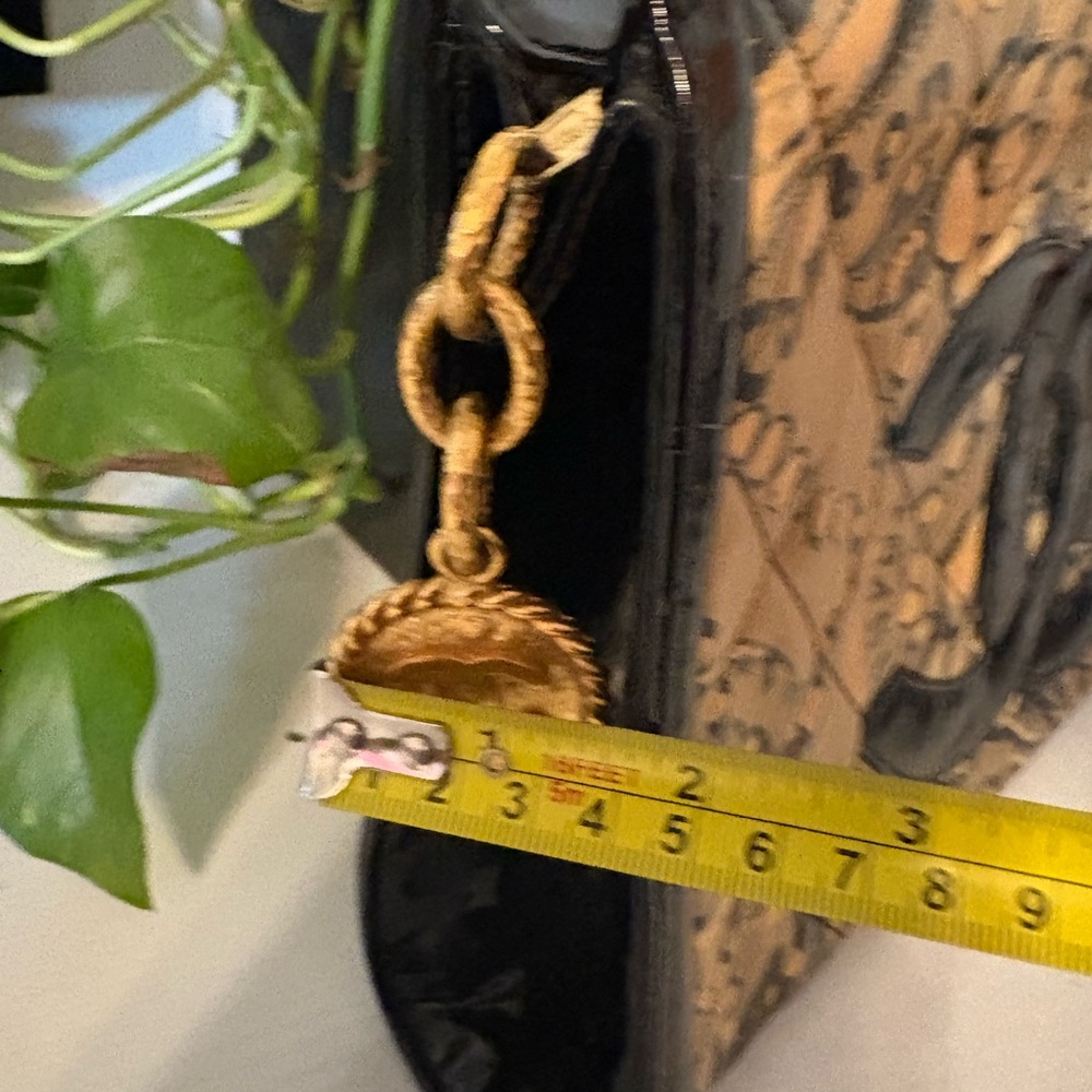 CHANEL Medallion Patent Leather Large Clutch - Picture 10 of 12